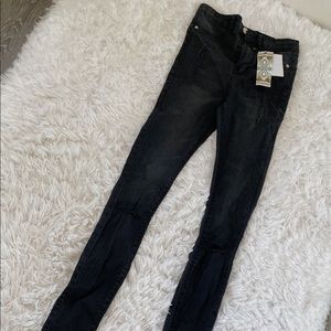 BOOHOO Black ripped jeans. Perfect for Fall! NWT!